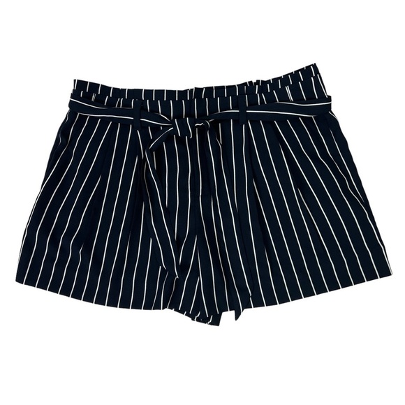 Banana Republic Women’s Shorts Sz 10 Multi Color Pleated Front Belt Ties Front - Picture 1 of 8